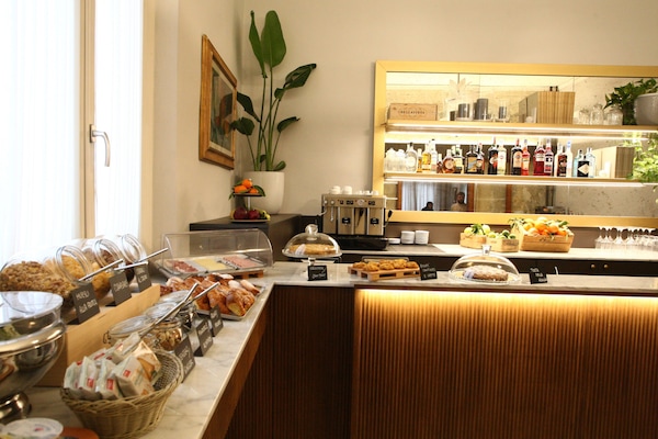 Daily buffet breakfast for a fee