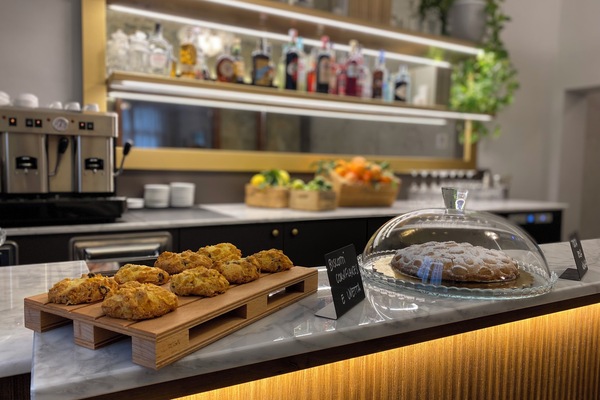 Desayuno buffet diario (EUR 12 por persona)