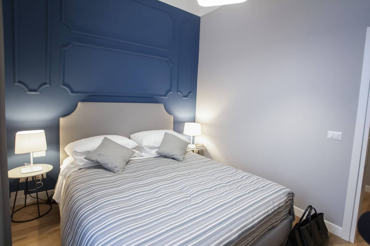 Standard Double Room | Minibar, in-room safe, desk, blackout drapes