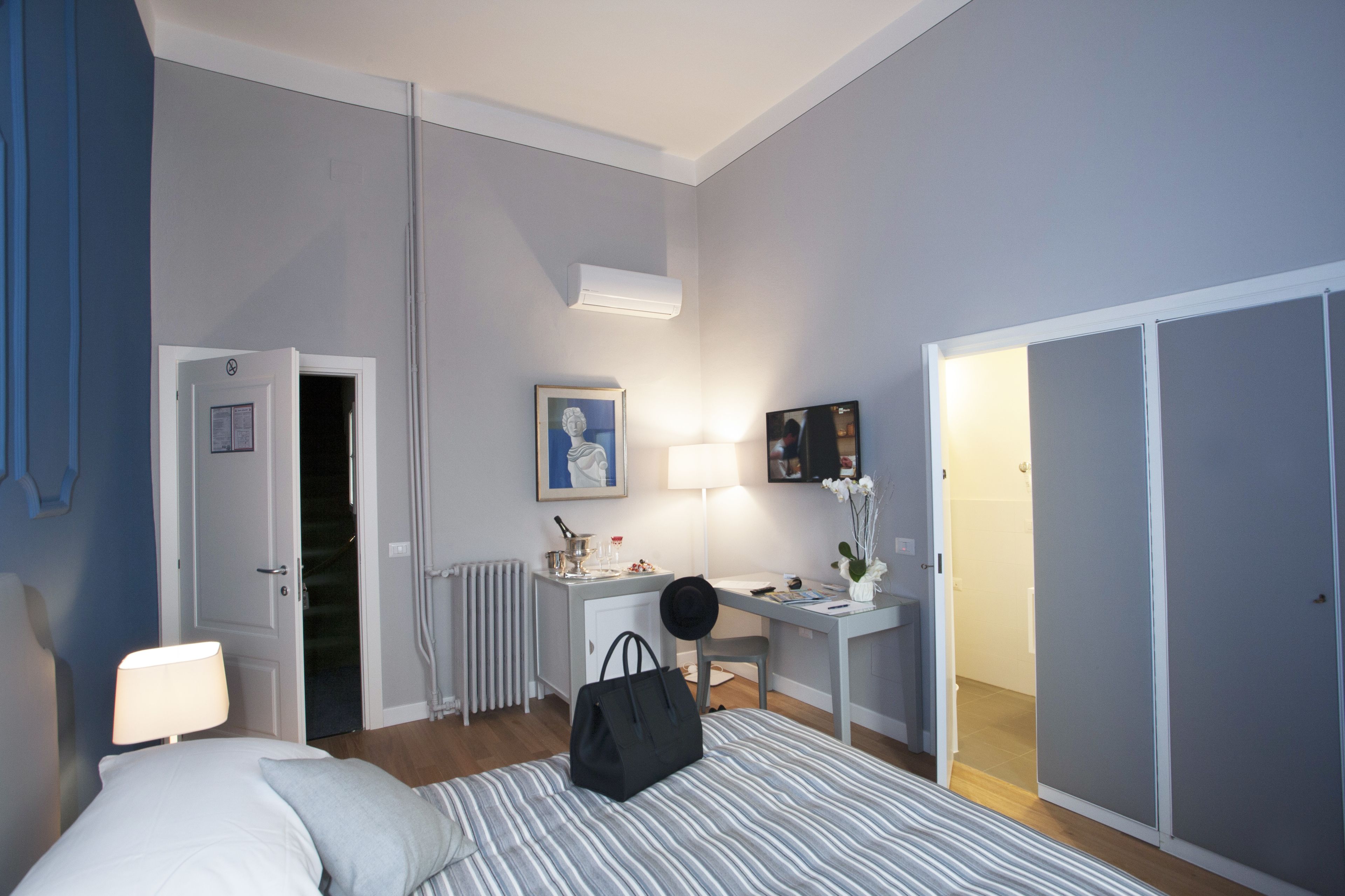 superior double room | minibar, in-room safe, desk, blackout curtains