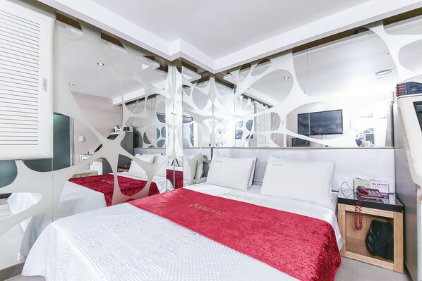 Deluxe Room (1 King-size Mattress)