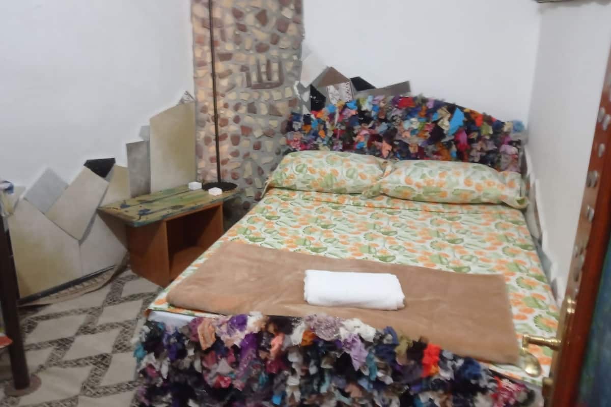 Family Triple Room, 1 Bedroom, Accessible | 1 bilik tidur, peralatan tempat tidur premium, dihias secara berasingan