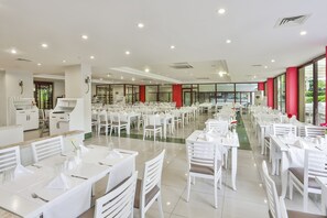 2 restaurants, breakfast, lunch, dinner served; international cuisine - Miarosa Incekum Beach (Alanya)