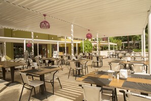 2 restaurants, breakfast, lunch, dinner served; international cuisine - Miarosa Incekum Beach (Alanya)