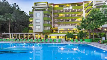 3 outdoor pools, open 7:00 AM to 8:00 PM, free cabanas, pool umbrellas