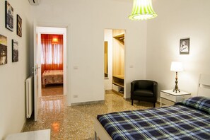 2 bedrooms, iron/ironing board, WiFi, bed sheets - GuestHost - Apartment located on the second floor of a modern building equipped with a lift (lift accessible with a small flight of stairs). Ideal for 4 guests in 85 m2 of space.Located in a strategic position close to the Vatican, in front of the Sala N (Roma)