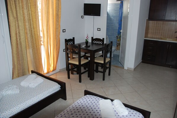 Schreibtisch, kostenloses WLAN, Bettwäsche