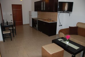 冰箱、电热水壶