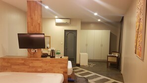 Family Room | Minibar, desk, free WiFi - Ambo Top Hotel (Yangon)
