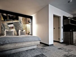 双人房 | 特色装修、特色家居、办公桌、折叠床/加床（额外收费）