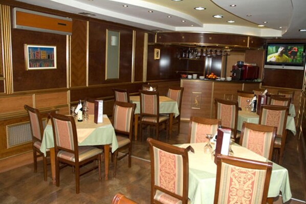 Dining - Hotel Begolli (Pristina)