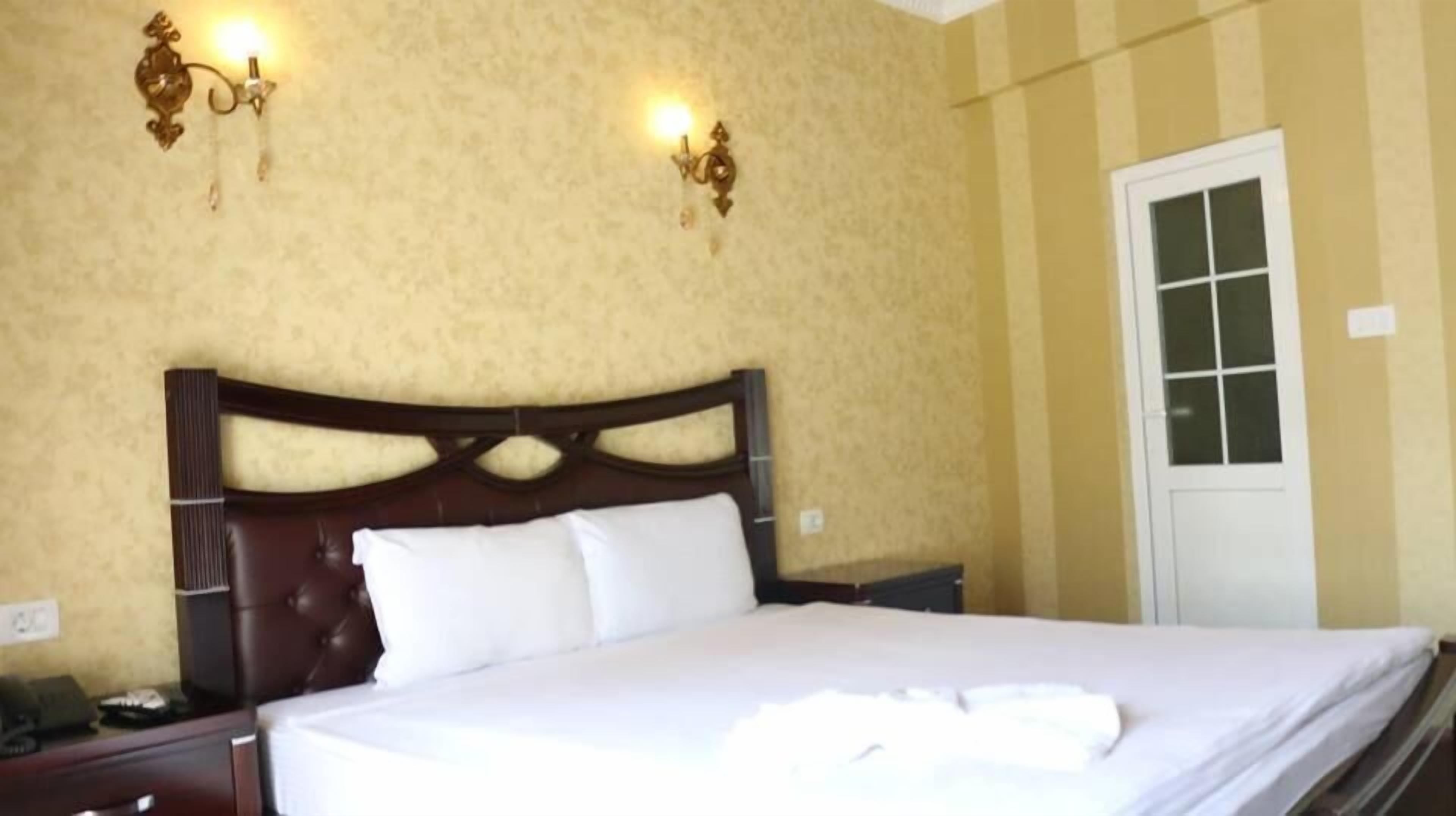 desk, free cots/infant beds, free wifi, bed sheets