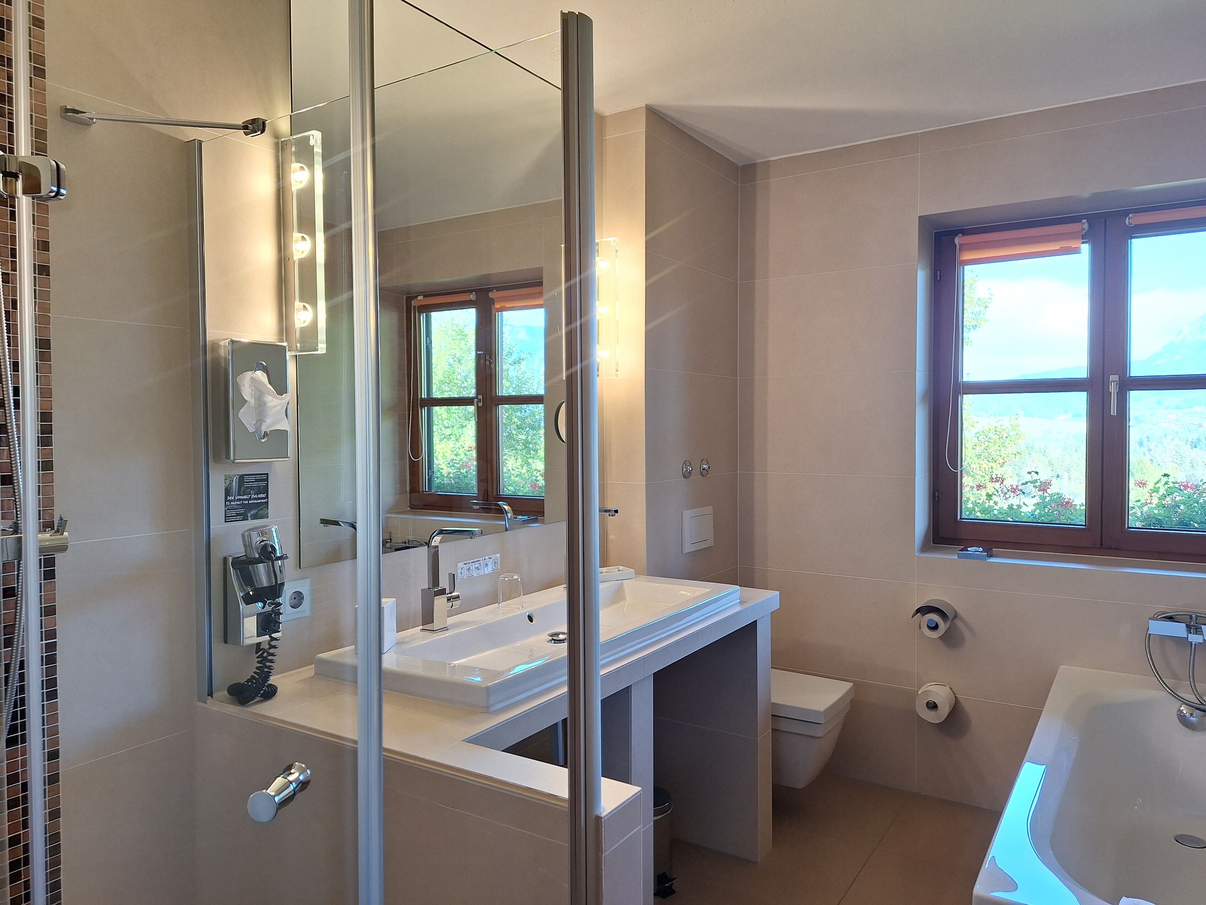 Suite, Balkon, Bergblick (Berlin) | Minibar, Zimmersafe, Verdunkelungsvorhänge, kostenloses WLAN