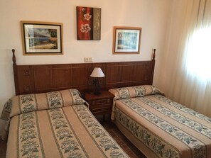 5 slaapkamers, een strijkplank/strijkijzer, beddengoed