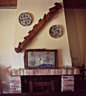 Fireplace - Hospedium Hotel Venta Sant Jordi (Alcoy)