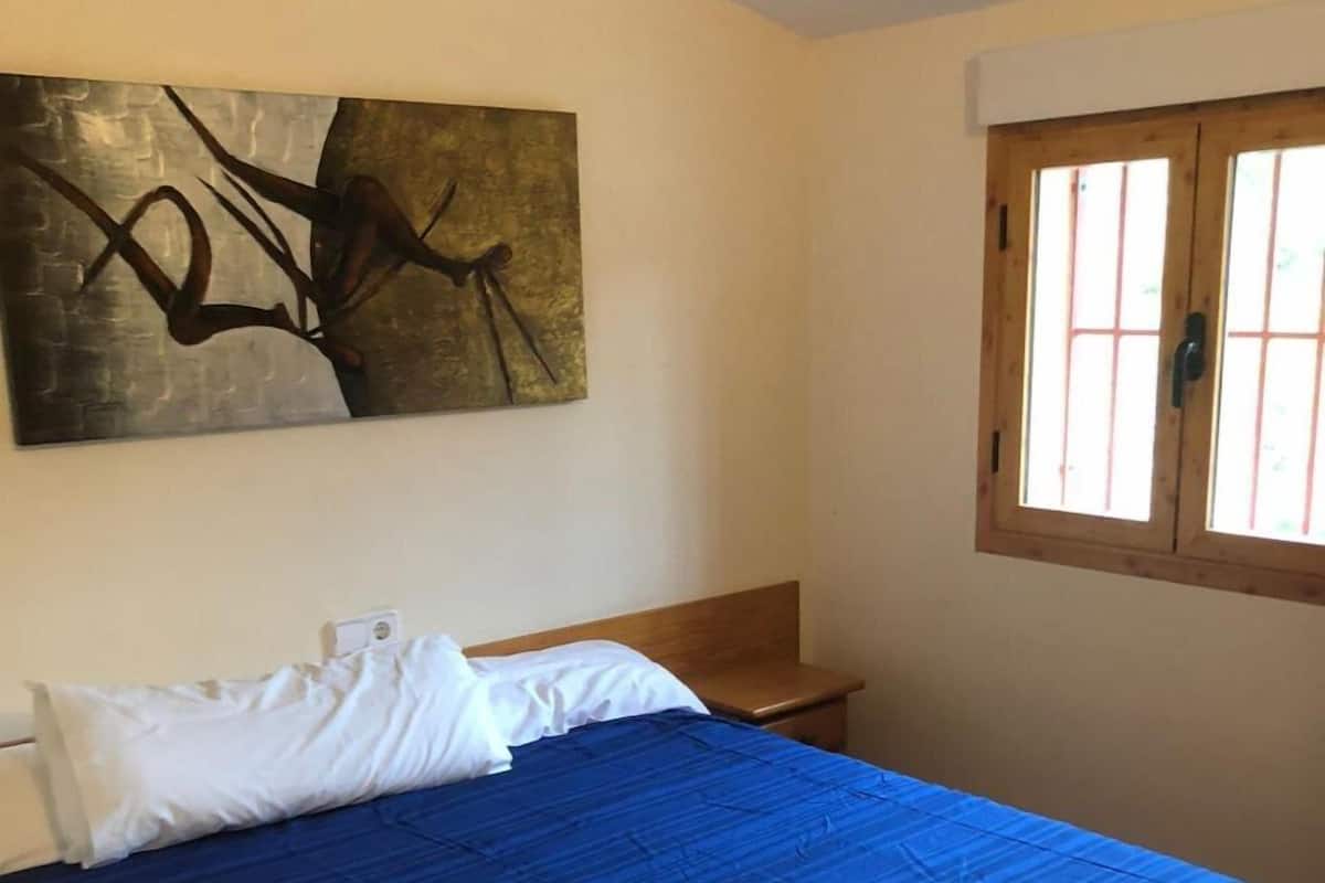 Standaard appartement, 1 queensize bed met slaapbank, uitzicht op bergen | 1 slaapkamer, geluiddichte muren, gratis wifi, beddengoed