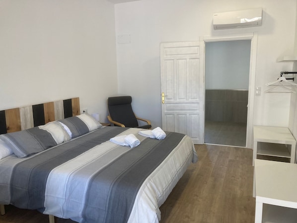 Standard Studio Suite | Soundproofing, free WiFi, bed sheets - Hospedium Hotel Venta Sant Jordi (Alcoy)