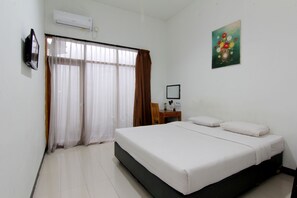 标准房 | 高档床上用品、办公桌、免费 WiFi