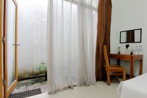 Standard Room | Premium bedding, desk, free WiFi - The Fort Hotel (Kasihan)