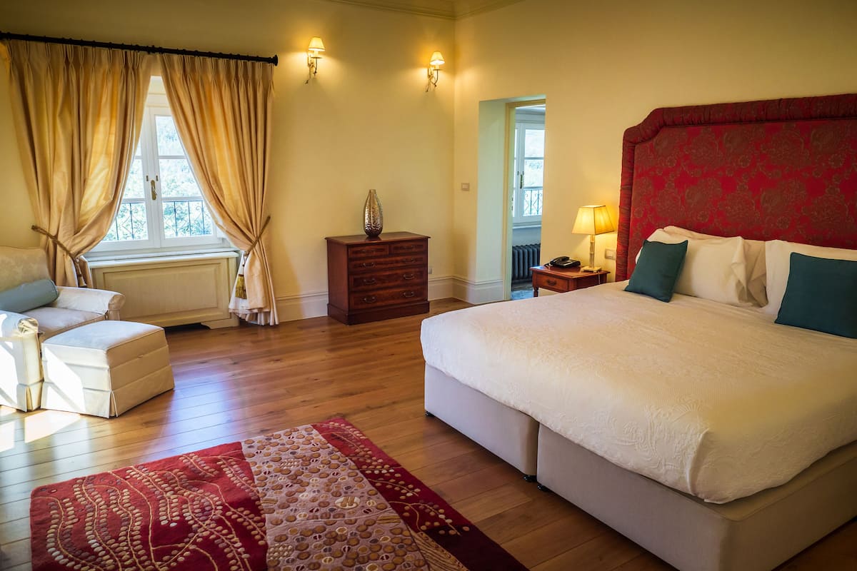 classic suite | premium bedding, down duvets, minibar, in-room safe