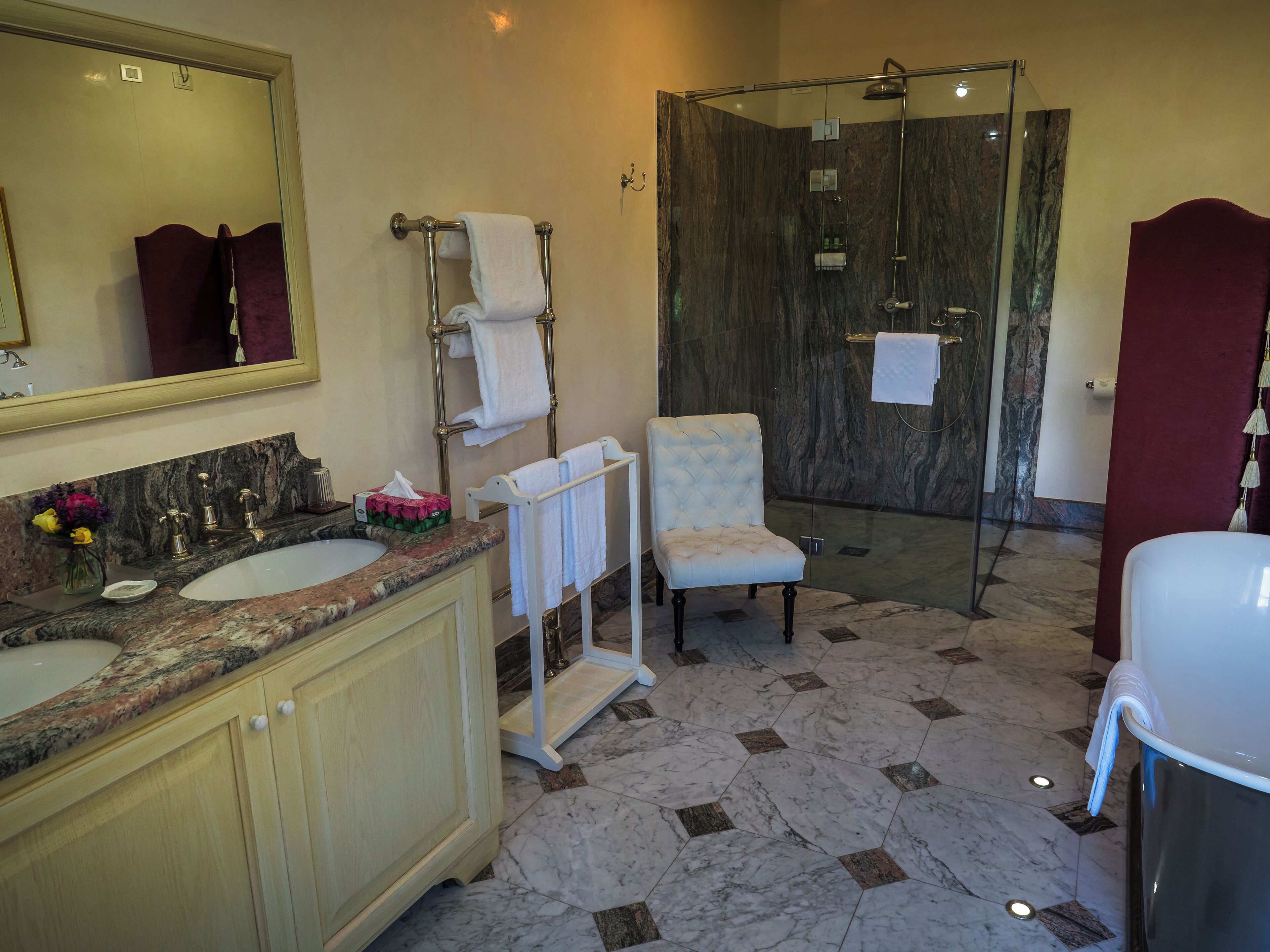 classic suite, balcony, mountain view | bathroom | combined shower/bathtub, deep-soaking bathtub, rainfall showerhead