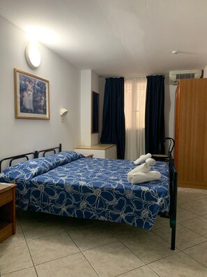 Double Room, 1 Queen Bed