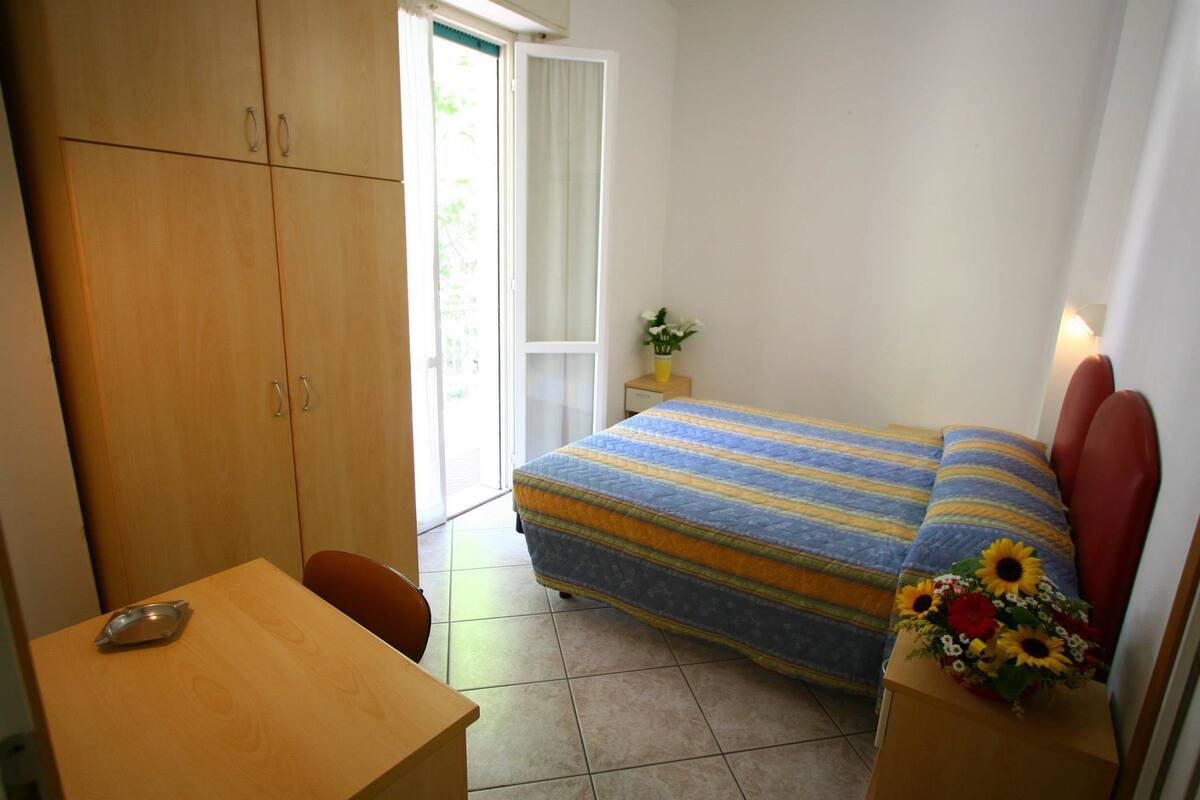 Double Room, 1 Queen Bed