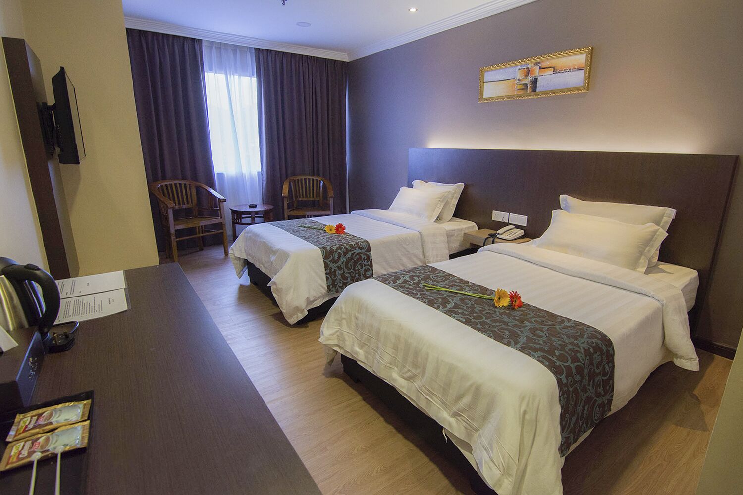 standard twin room | 1 bedroom, minibar, desk, laptop workspace