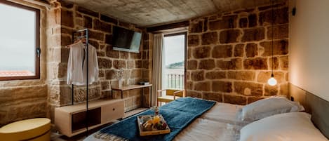 Room, Vineyard View (4) | Premium bedding, minibar, individually decorated, individually furnished