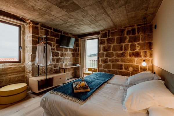 Zimmer, Blick auf den Weinberg (4) | Hochwertige Bettwaren, Minibar, individuell dekoriert