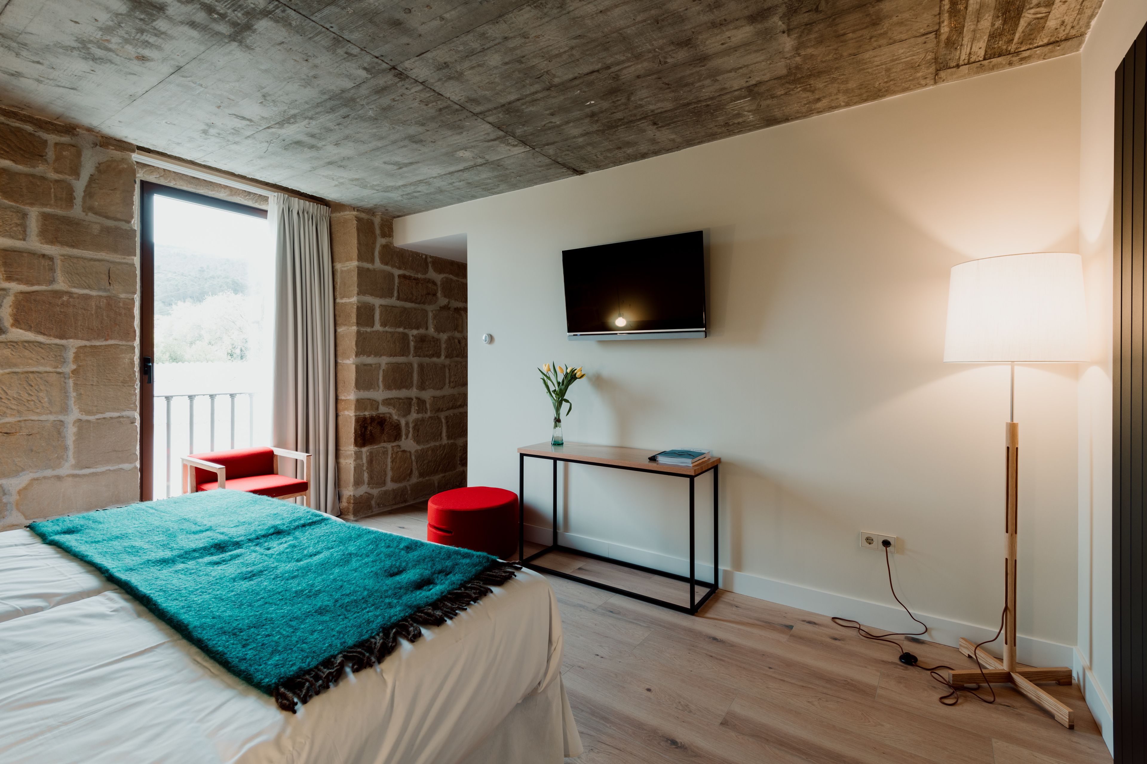 Kamer, uitzicht op wijngaard (5) | Luxe beddengoed, een minibar, individueel gedecoreerd