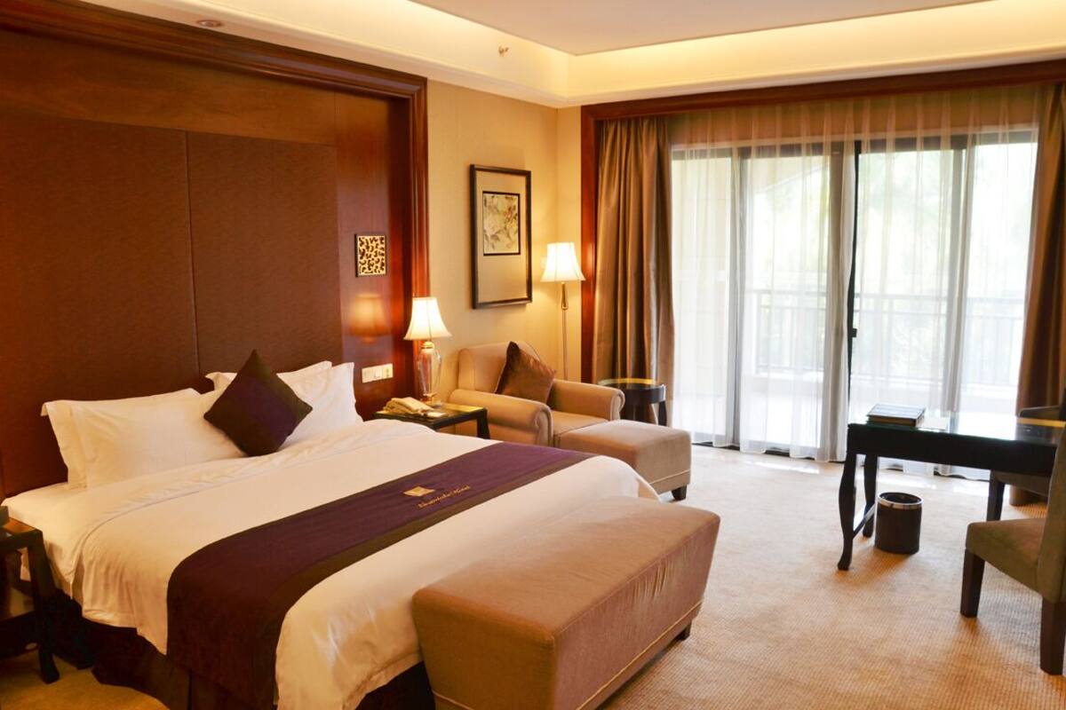Business Double Room, 1 Queen Bed, Ensuite | In-room safe, desk, blackout drapes, WiFi (free)