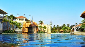Outdoor pool - Green Lake Hot Spring Hotel (Foshan)