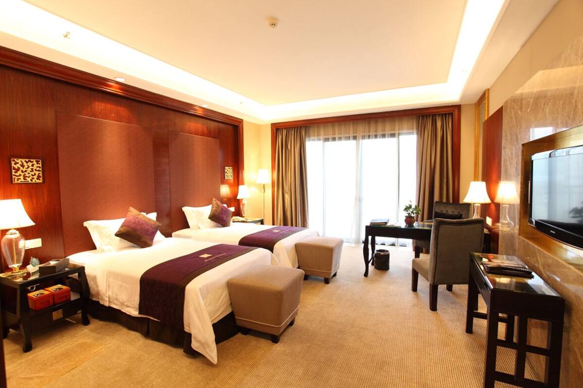 Business Twin Room, Multiple Beds, Ensuite | In-room safe, desk, blackout drapes, WiFi (free)