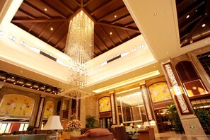 Lobby sitting area - Green Lake Hot Spring Hotel (Foshan)