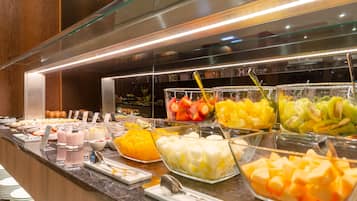 Desayuno buffet diario (EUR 25 por persona)