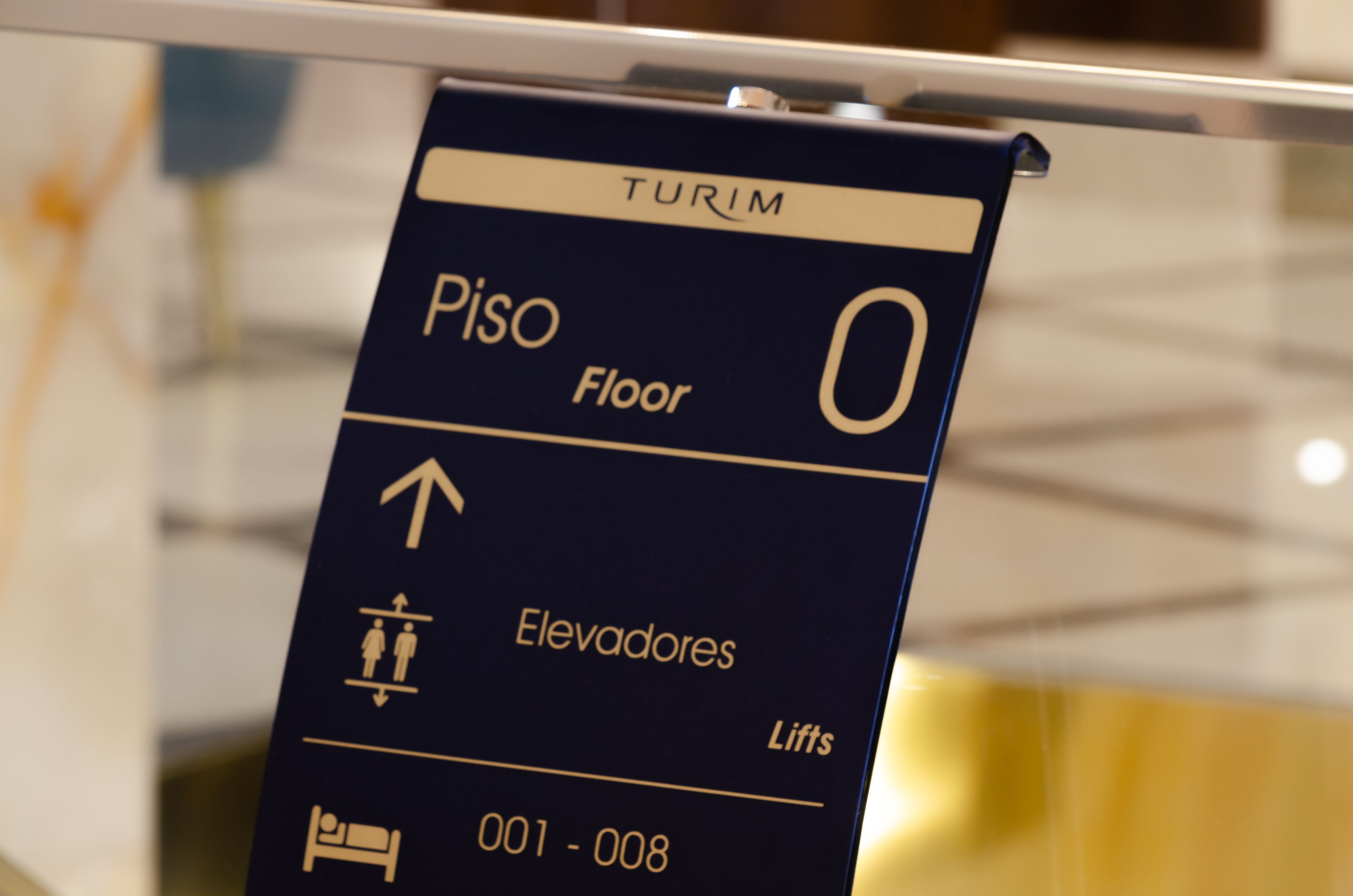 2 bars/lounges, rooftop bar, lobby lounge