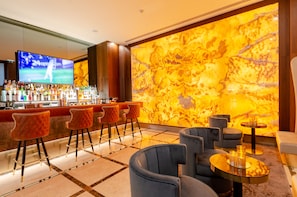 2 bars/lounges, rooftop bar, lobby lounge