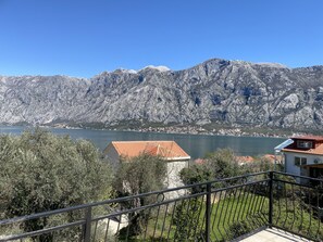 อพาร์ทเมนท์ | ระเบียง