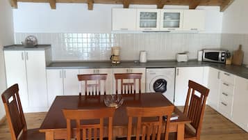 Apartemen | Dapur pribadi | Lemari es, microwave, oven, dan kompor