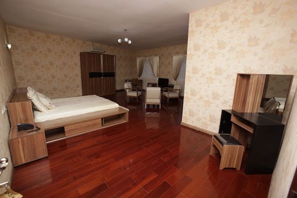 Minibar, in-room safe, desk, blackout drapes
