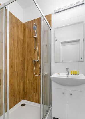 Appartamento Comfort, 1 letto king con divano letto | Bagno | Doccia, set di cortesia gratuito, asciugacapelli, asciugamani