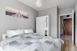 Comfort Apartment, 1 King Bed with Sofa bed | Bathroom | Shower, free toiletries, hair dryer, towels - Warszawa-Wlochy Brilliant Apartment (Warsaw)