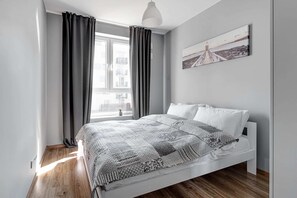 Comfort Apartment, 1 King Bed with Sofa bed | 1 bedroom, hypo-allergenic bedding, individually decorated - Warszawa-Wlochy Brilliant Apartment (Warsaw)