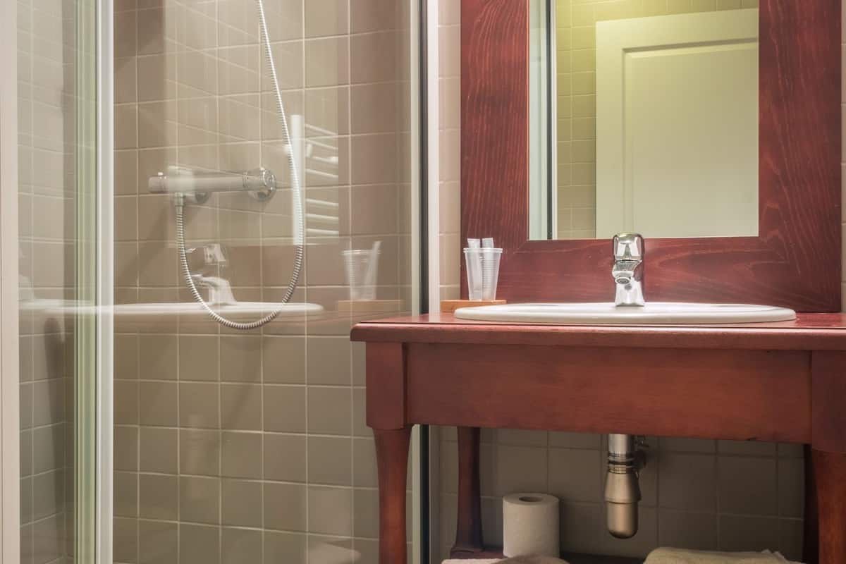 double room (2) | individually decorated, individually furnished, desk, soundproofing