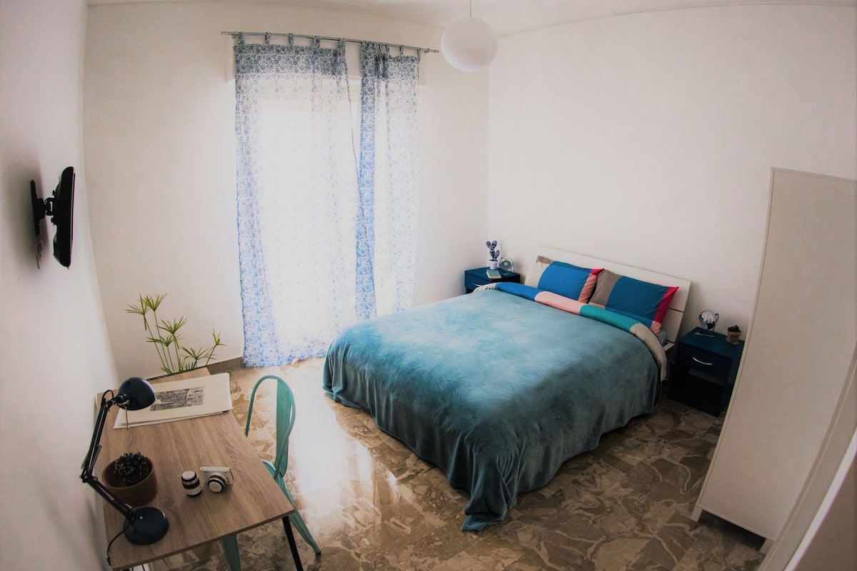 Deluxe Room, City View | Desk, laptop workspace, iron/ironing board (on request), WiFi (free)