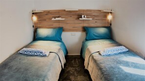 Individuell dekoriert, individuell eingerichtet, Schreibtisch