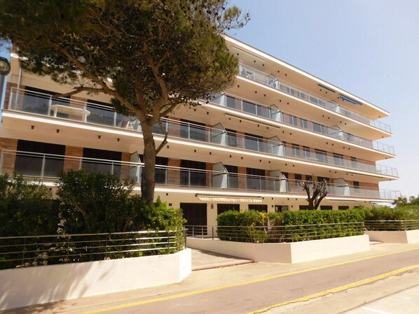 Exterior - Apartment at 30 m. from the beach in Santa Margarita, Roses, Costa Brava (Roses)