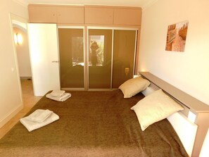 2 dormitorios, tabla de planchar con plancha, wifi y ropa de cama