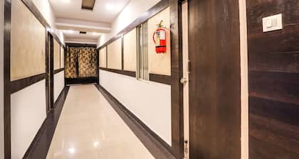 OYO 14194 Hotel Deccan Lodging and Boarding